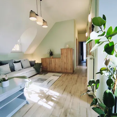 Szoemoerce Vendeghaz *