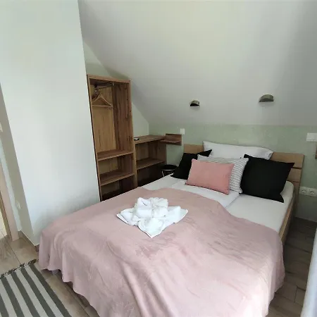 Szoemoerce Vendeghaz *