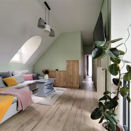 Szoemoerce Vendeghaz *