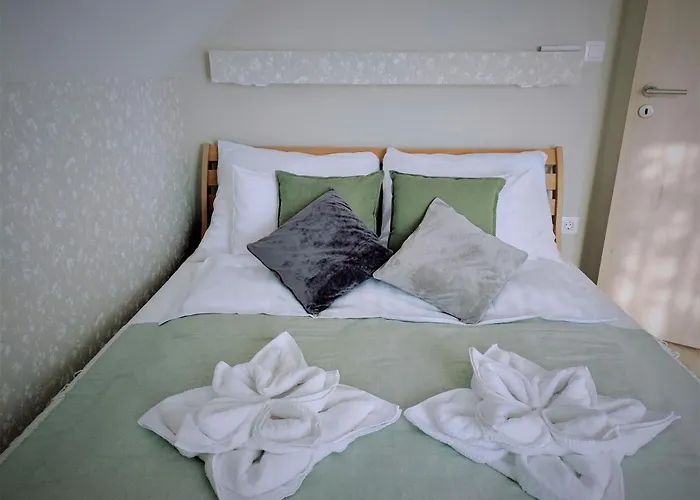 Semesterbostad Szoemoerce Vendeghaz