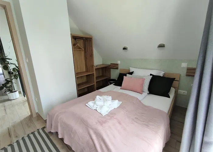 Szoemoerce Vendeghaz *