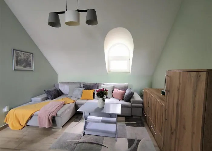 Szoemoerce Vendeghaz *