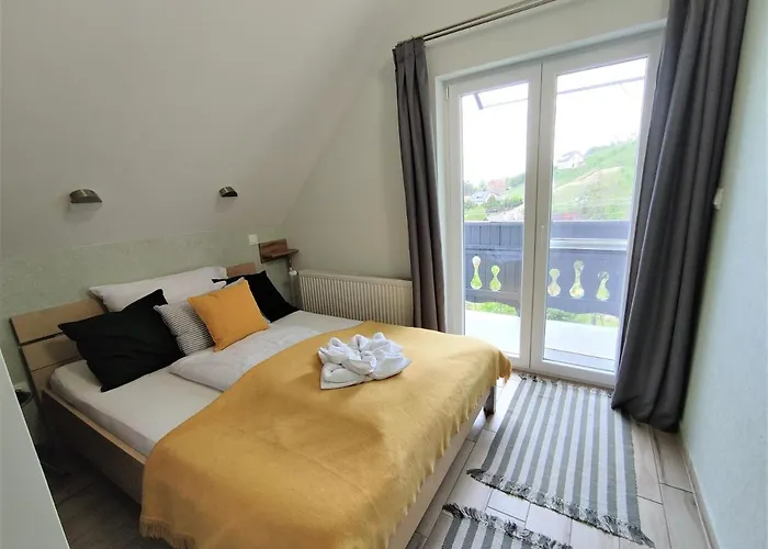 Szoemoerce Vendeghaz *