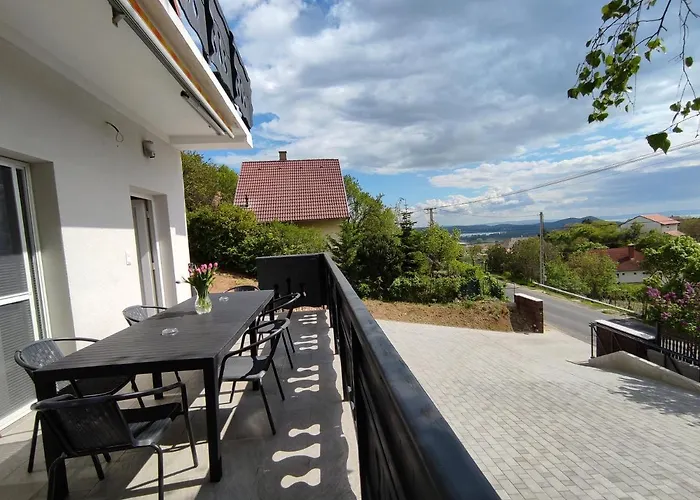 Szoemoerce Vendeghaz Semesterbostad *