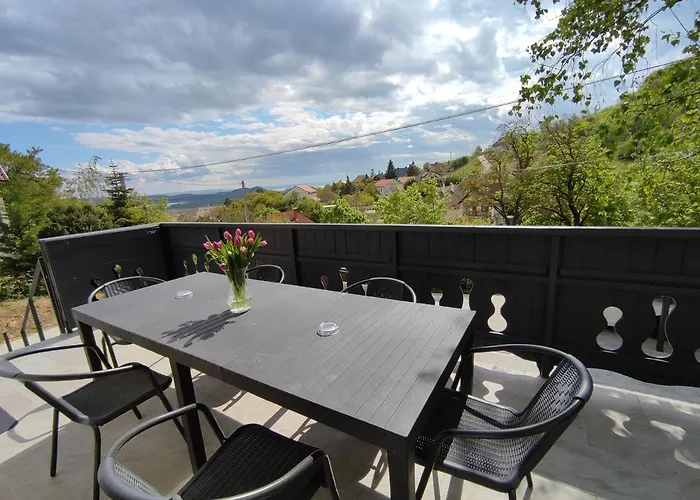 Semesterbostad Szoemoerce Vendeghaz