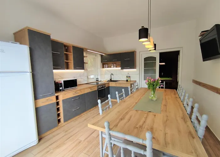 Szoemoerce Vendeghaz *